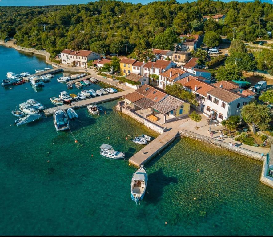 Apartments Ana Pogana Punta Križa Eksteriør billede